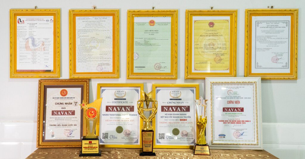 Bộ sưu tập đầy đủ chứng nhận và giải thưởng của NAVAN - TOP 10 thương hiệu tin nhiệm Châu Á 2025, chứng nhận ISO 22000, AVATEK an toàn thực phẩm và các giấy phép kinh doanh