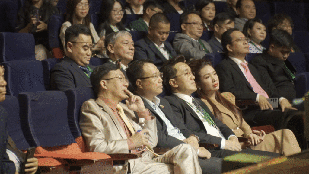 Các chuyên gia, giáo sư tiến sĩ và đại biểu tham dự sự kiện The Best of Vietnam 2025 tại Nhà hát Quân đội